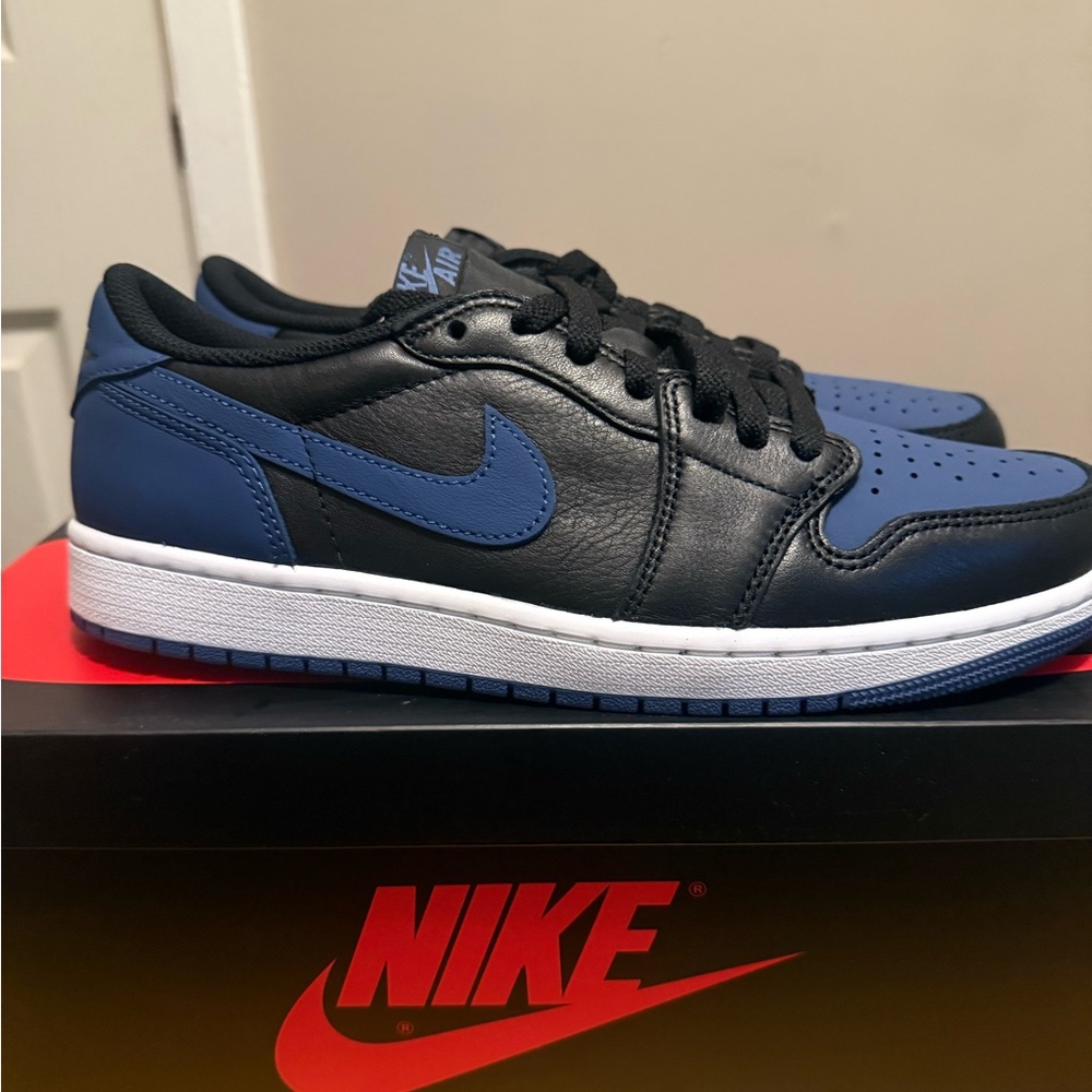 Jordan Men's Black and Blue Sneakers Air Jordan 1 low